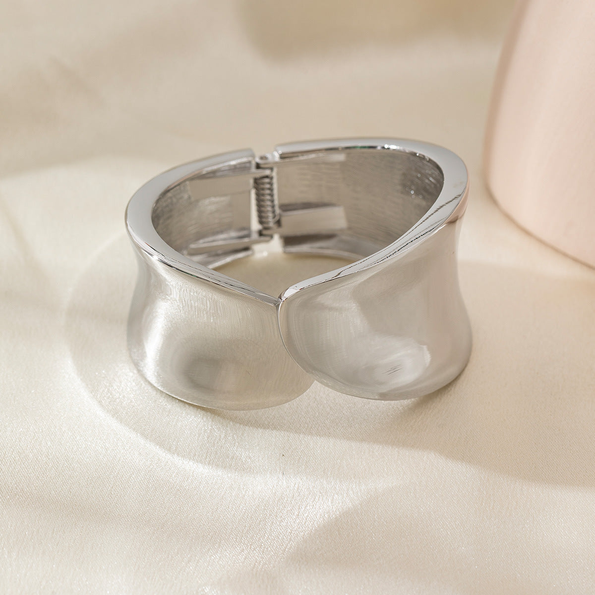 Personalized Hammered Irregular Gold Bracelet For Women - Glossy White K - electronic accessories