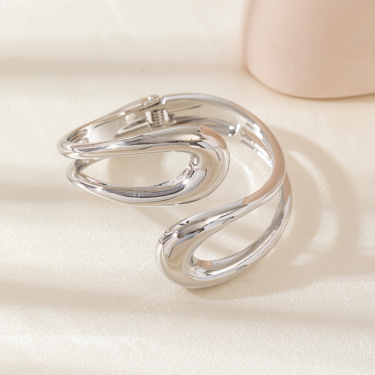 Personalized Hammered Irregular Gold Bracelet For Women - WhiteK S - electronic accessories