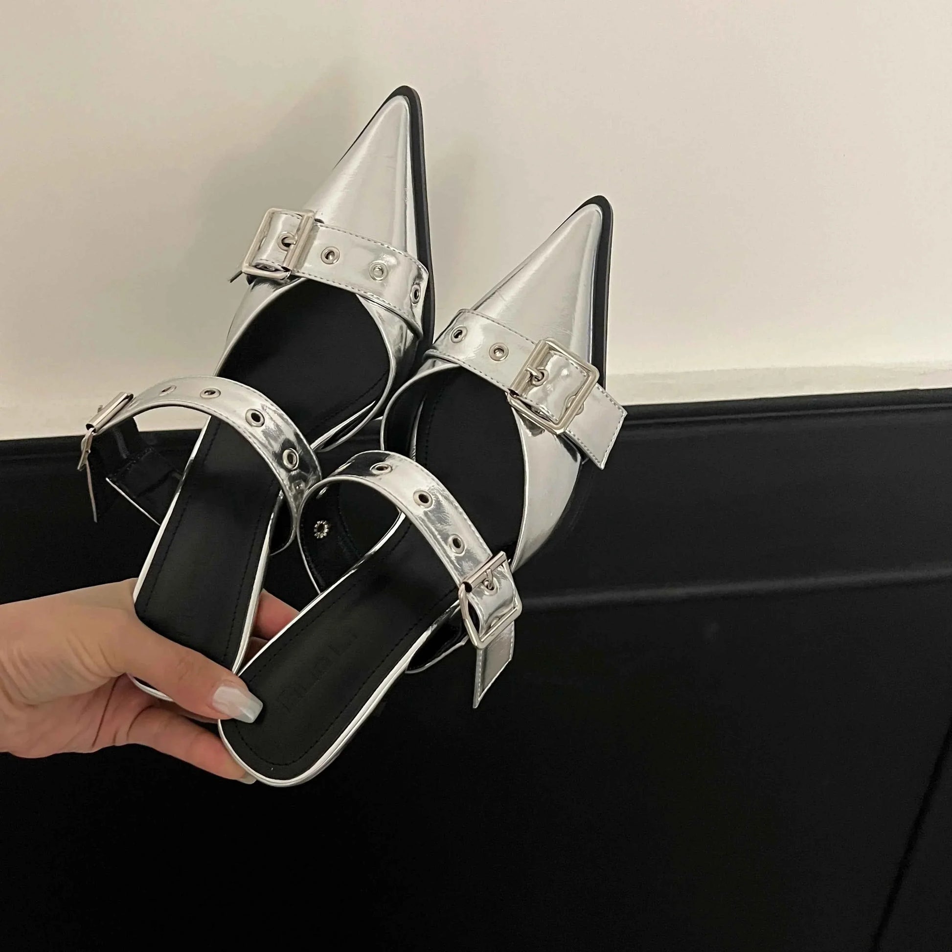Pointed Belt Buckle Thin Heel