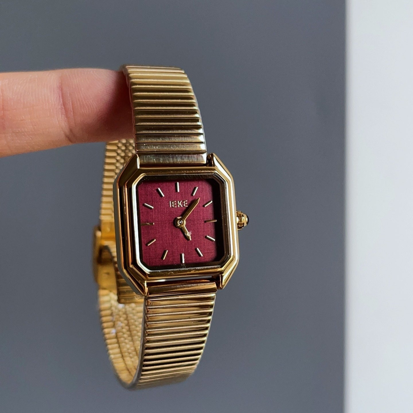 Retro Ankela Red Series Chain Watch Women - 88210 Axinu Square - electronic accessories