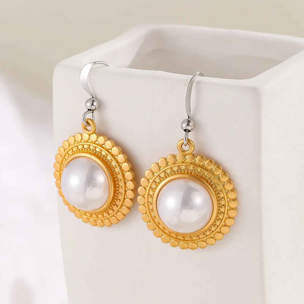 Retro Exaggerated Cat’s Eye French Buckle Earrings - electronic accessories