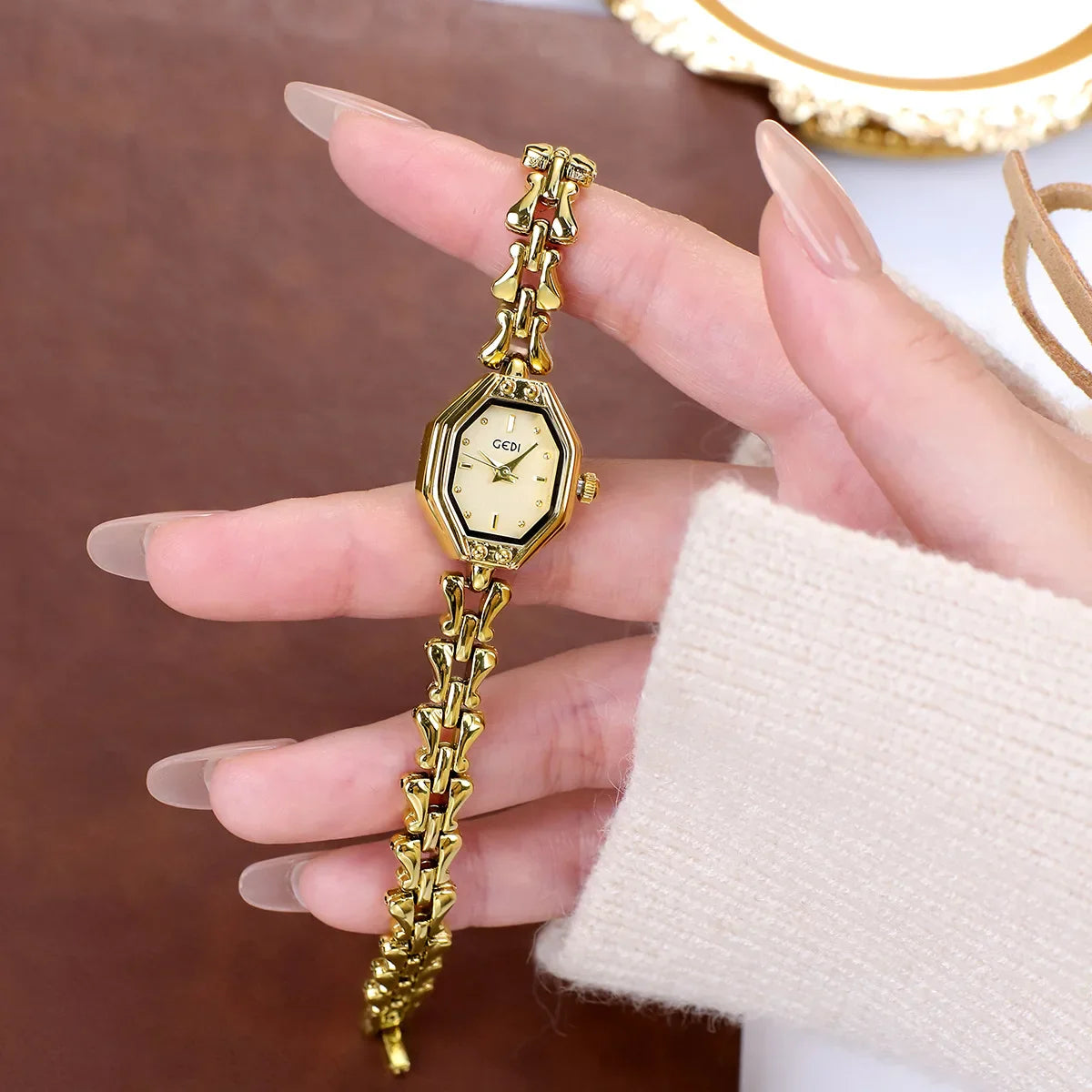 Retro Metal Bracelets high-end Waterproof Women Fashion Quartz Wristwatches