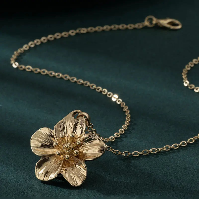 Retro Simple High-grade Flower Metal Necklace - Gold - electronic accessories