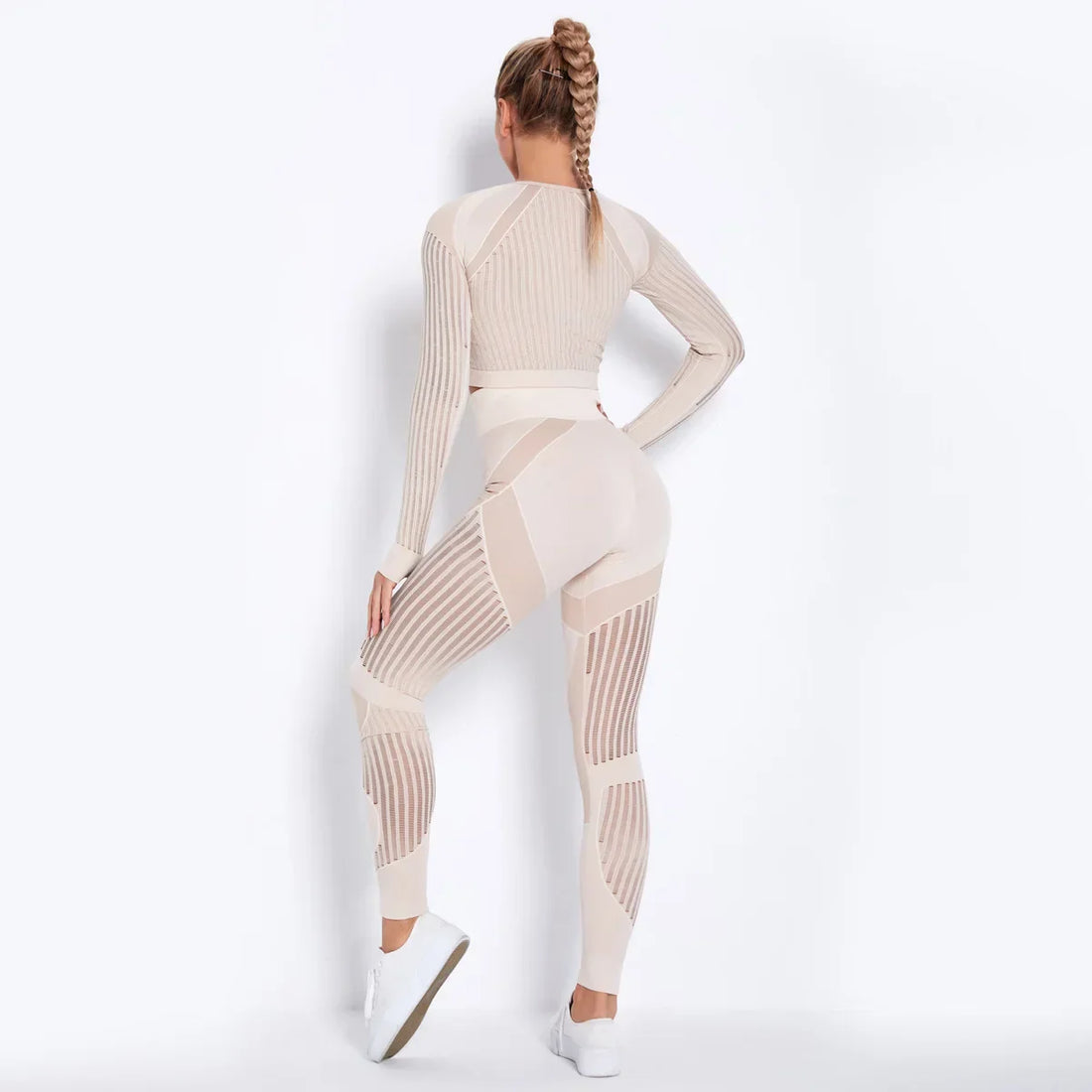 Seamless yoga set with ribbed crop top and high-waisted leggings