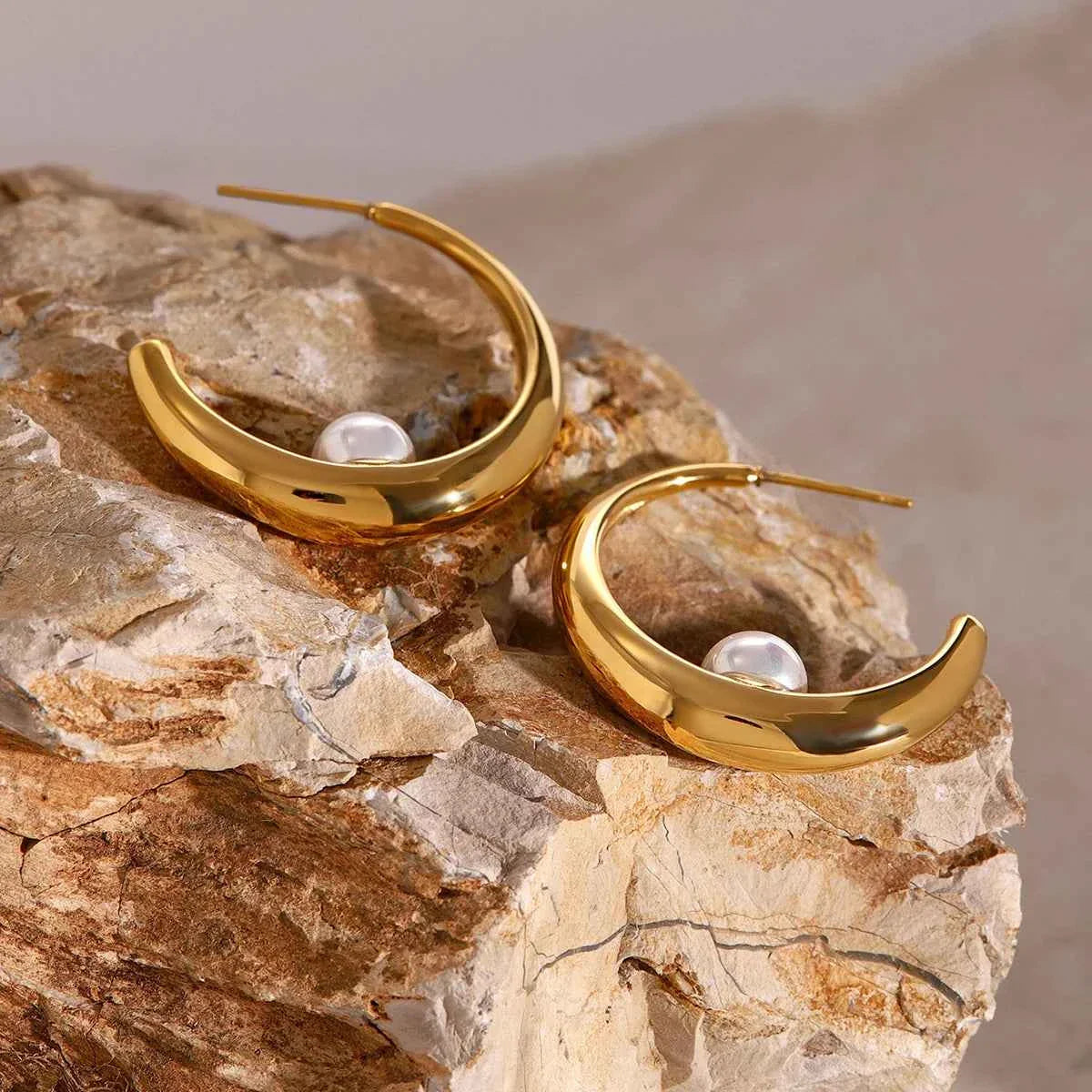 Stainless Steel Plated Shell Pearl Dynamism Earrings