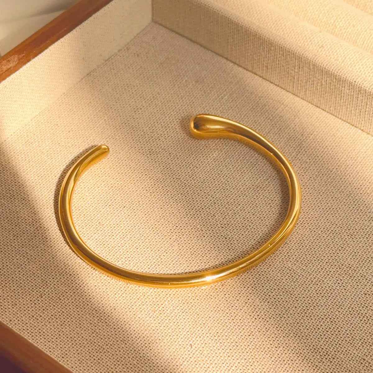 Titanium Steel Bracelet Women’s Non-fading Fashion - Sz081 Gold - electronic accessories