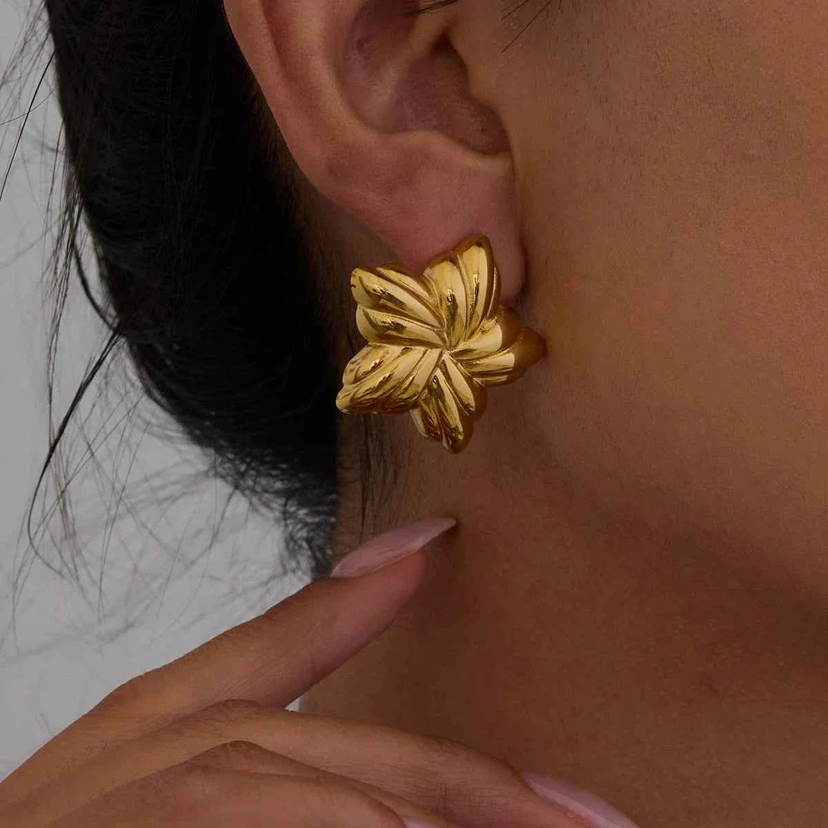 Two Tone Ribbed Pentagram Earrings