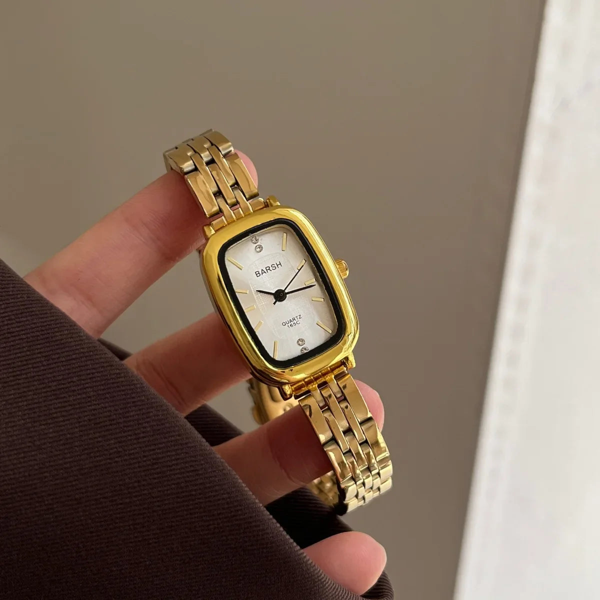 Vintage Gold Watch for Women Stainless Steel Strap - 04