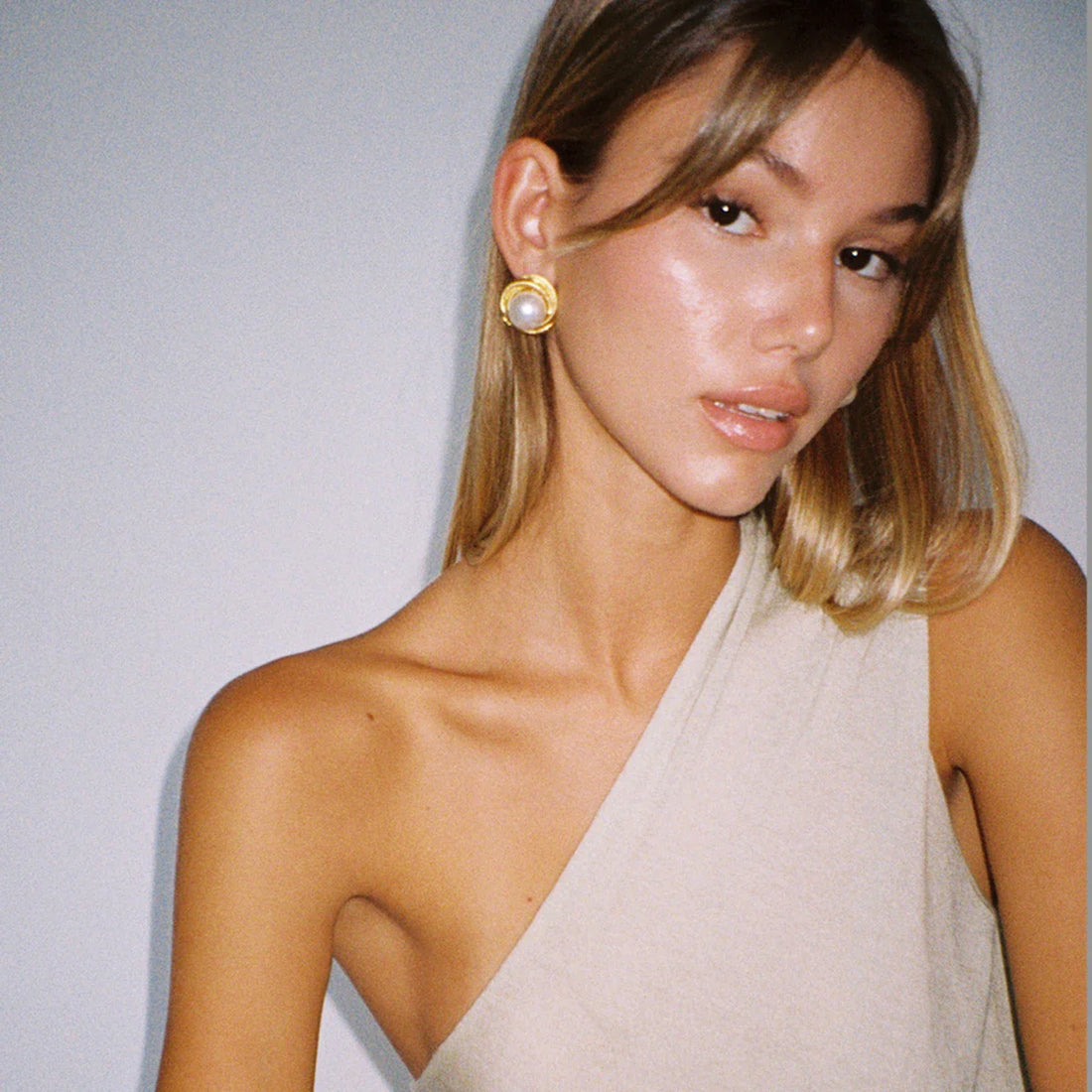 Vintage Round Stainless Steel Pearl Stud Earrings - JDE2406001