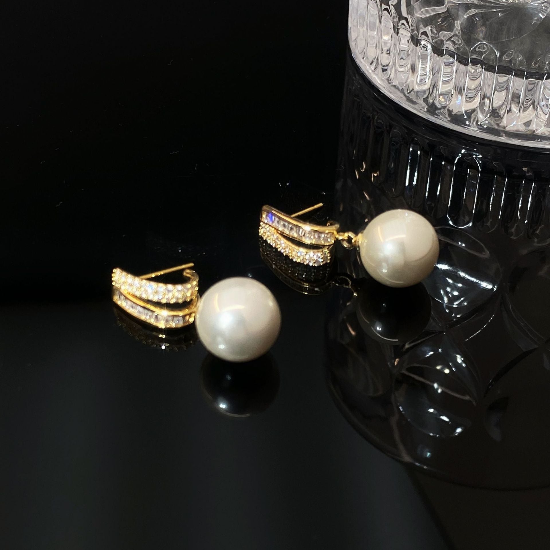 Women’s Fashionable All-matching Micro Inlaid Pearls Earrings - Gold - electronic accessories