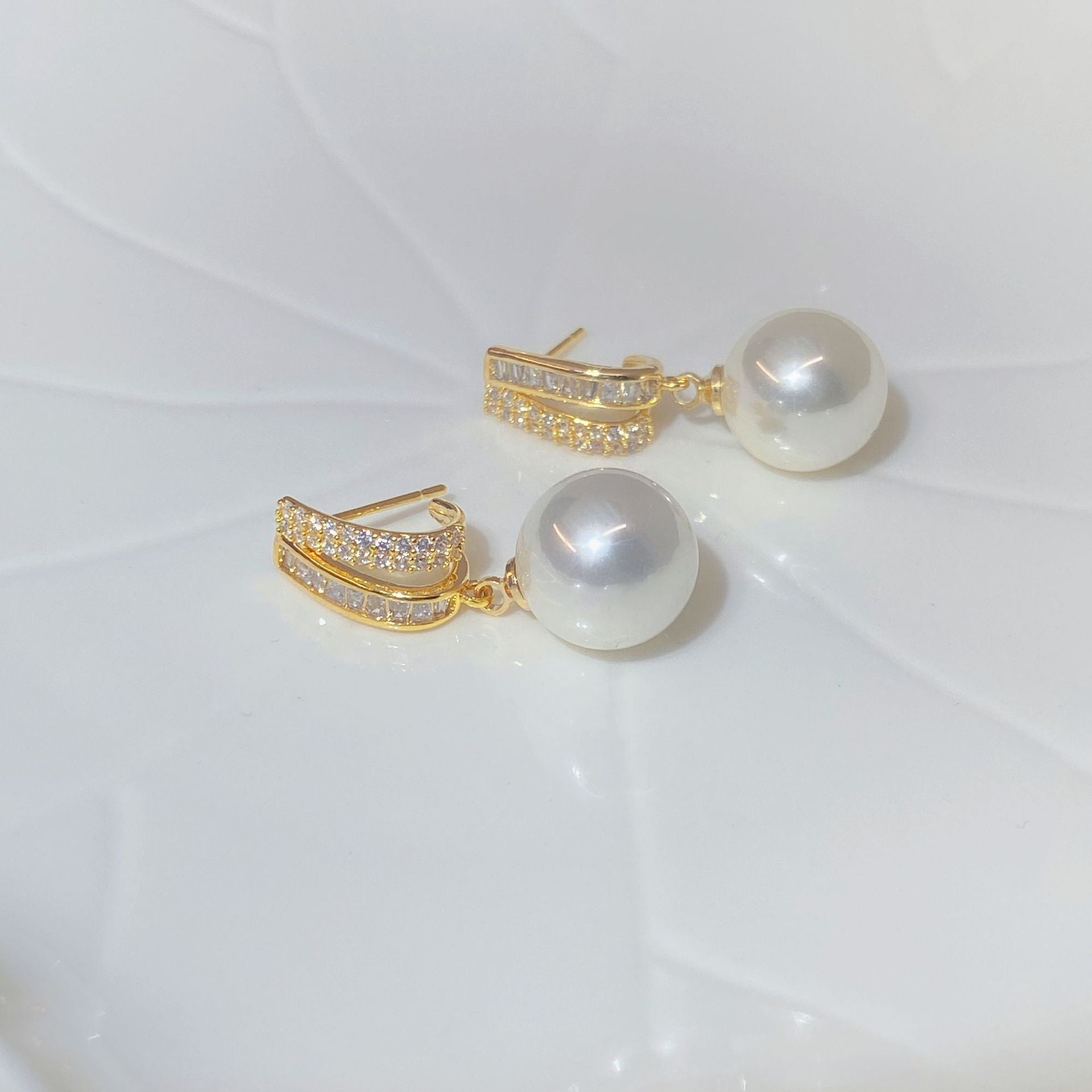 Women’s Fashionable All-matching Micro Inlaid Pearls Earrings - Gold - electronic accessories