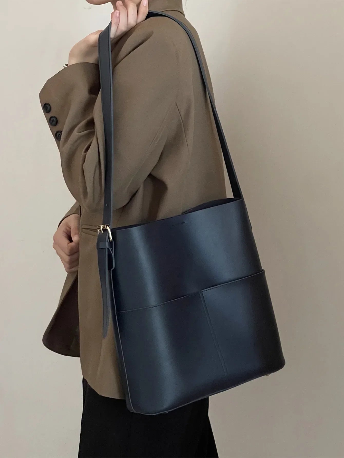 Women’s Leather Shoulder Bucket Bag - Deep Blue