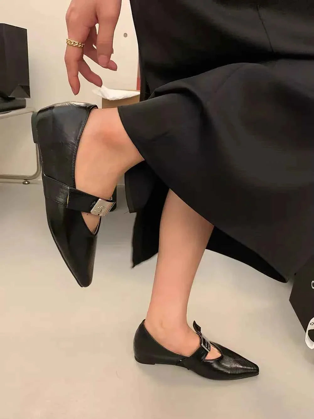 Women's Retro Pointed Toe Low-Heeled Casual Shoes