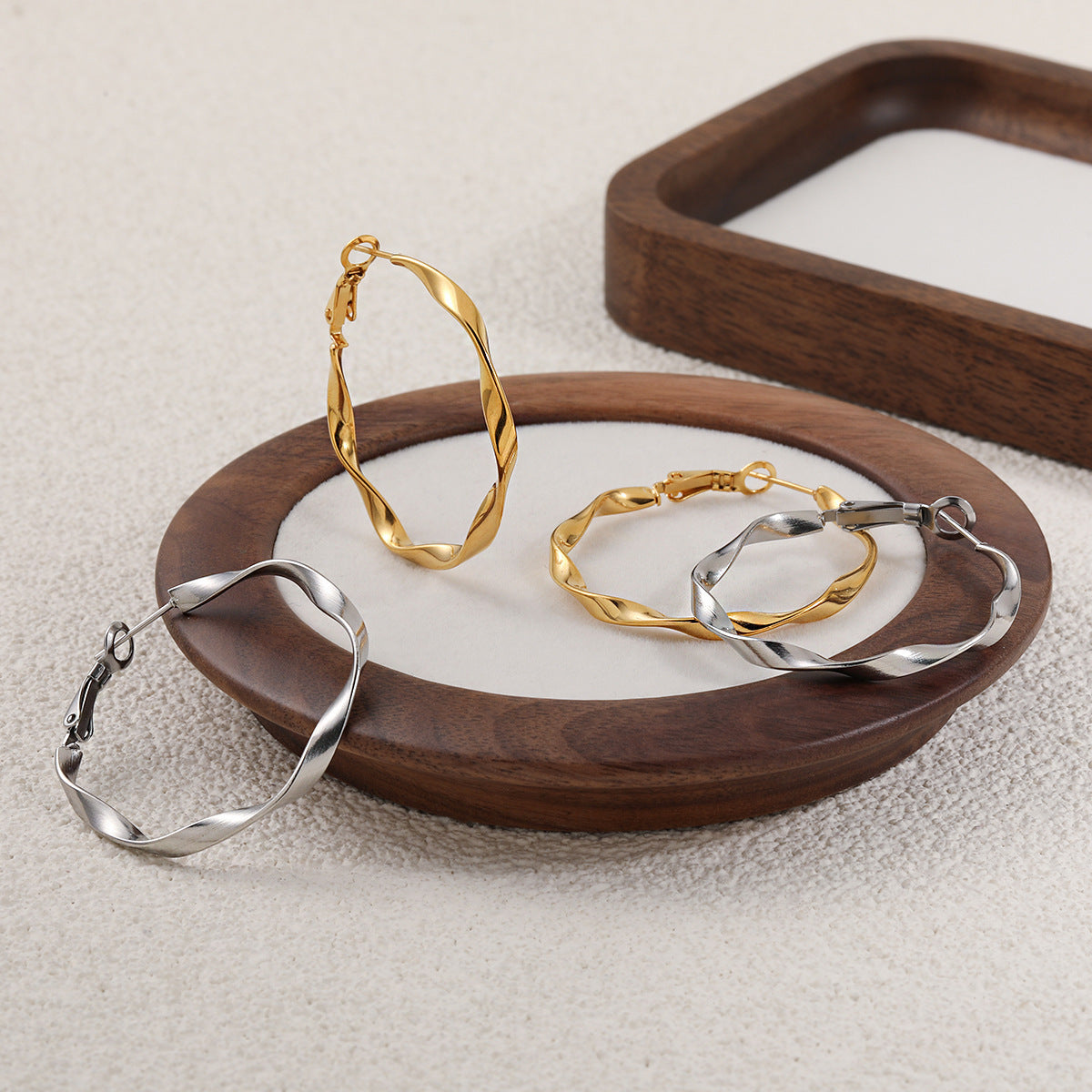 Women’s Titanium Steel Gold-plated All-match Ear Clip - electronic accessories