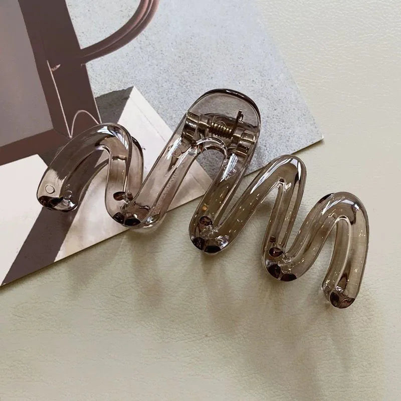 Women’s Wavy High Glossy Amber Brown Plastic Hair Clip