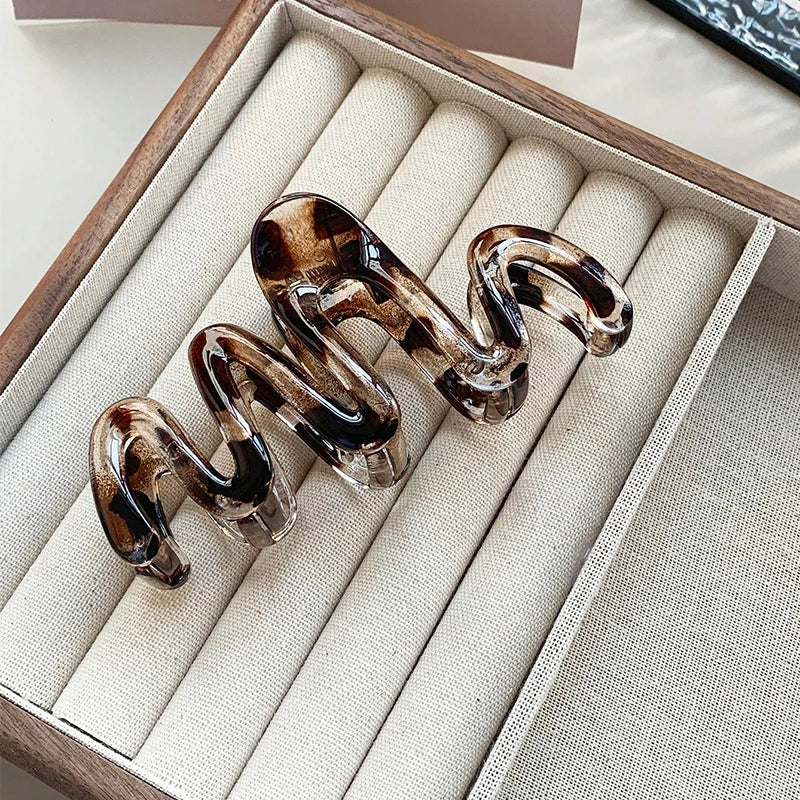 Women’s Wavy High Glossy Amber Brown Plastic Hair Clip - 3